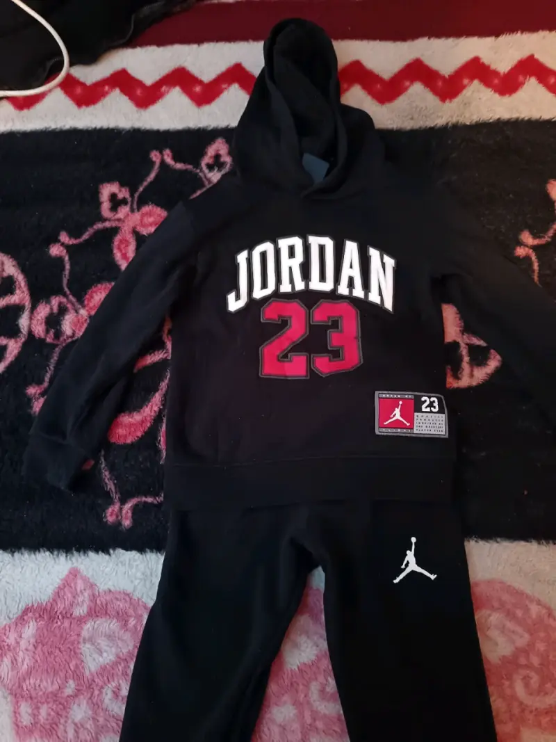 Buzo negro Jordan con capucha - 4