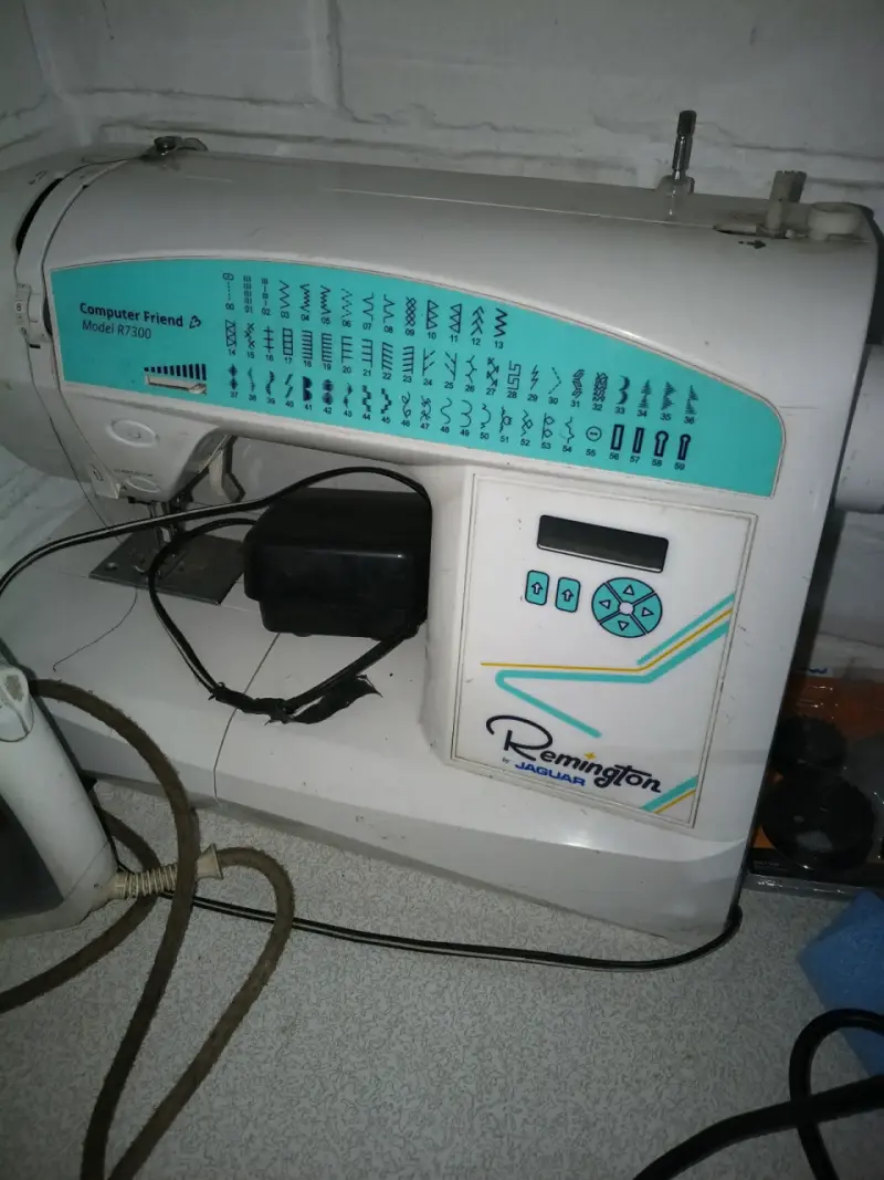 Máquina de coser usada - 3