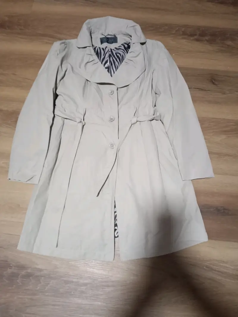 Abrigo beige con forro estampado - 2