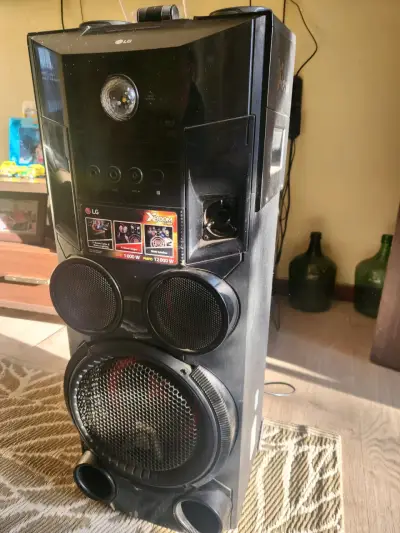 Parlante LG XBOOM 1000W - miniatura 1