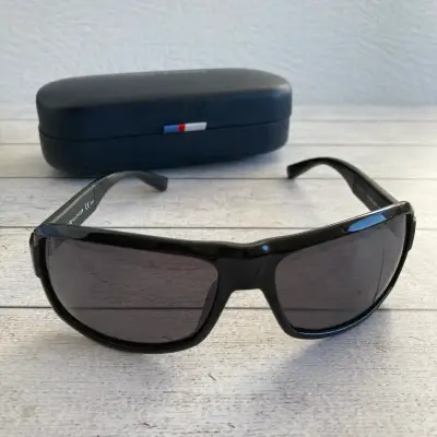 Lentes de sol negros - miniatura 1
