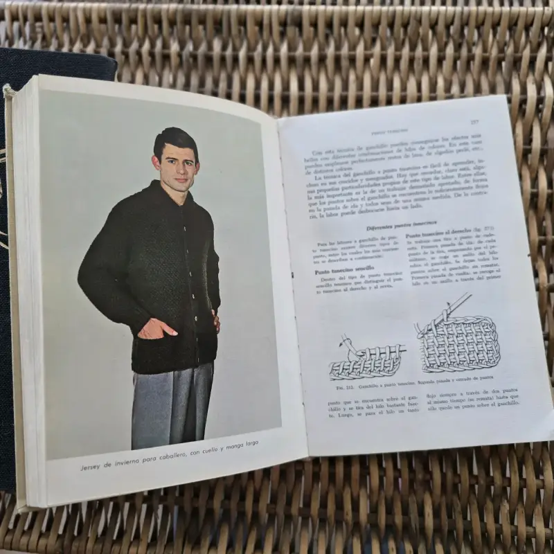 Libro antiguo de manualidades "Tus Labores" - 5
