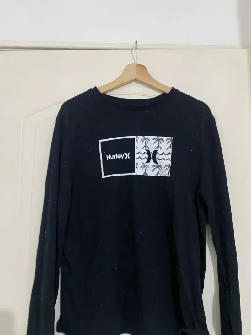 Polera negra Hurley manga larga - 1