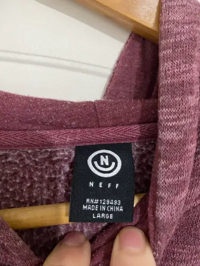 Polerón burdeos marca NEFF - miniatura 3