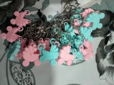 Llavero de mamadera colores pastel - miniatura 3