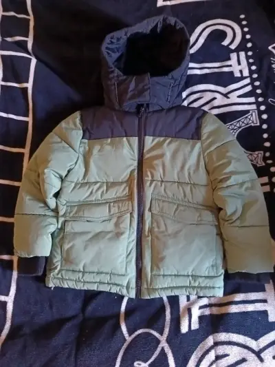 Parka verde con capucha - miniatura 1