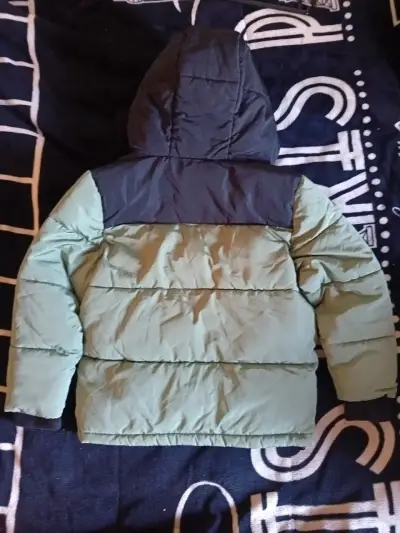 Parka verde con capucha - miniatura 3