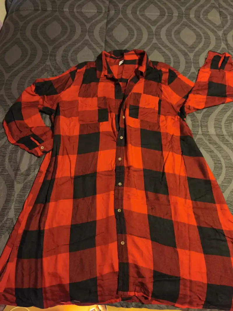 Camisa larga a cuadros roja y negra - 1