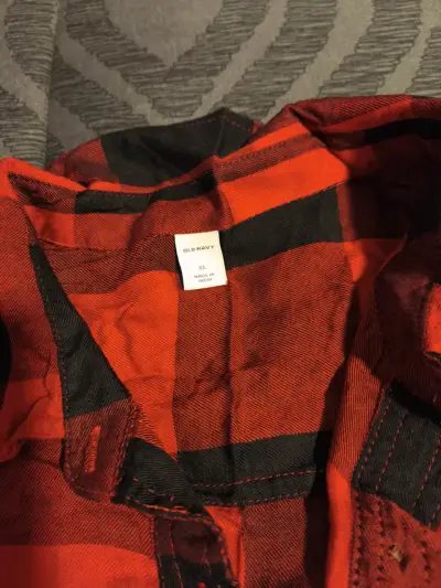 Camisa larga a cuadros roja y negra - miniatura 2