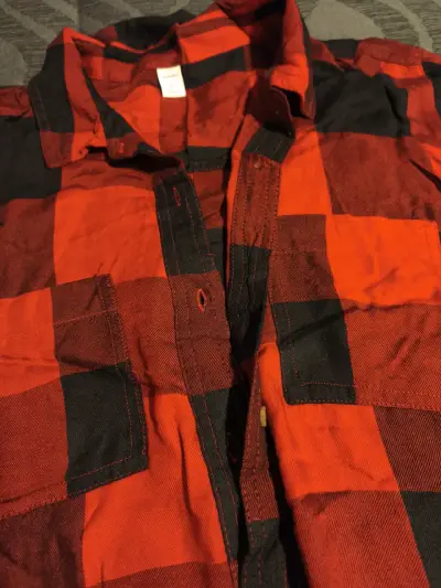 Camisa larga a cuadros roja y negra - miniatura 4