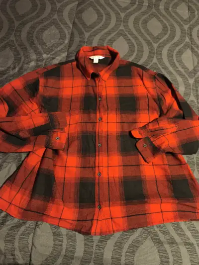 Camisa a cuadros roja y negra - miniatura 1