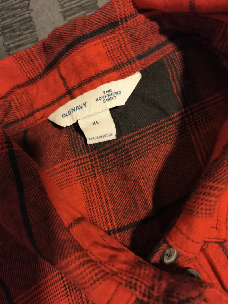 Camisa a cuadros roja y negra - 3