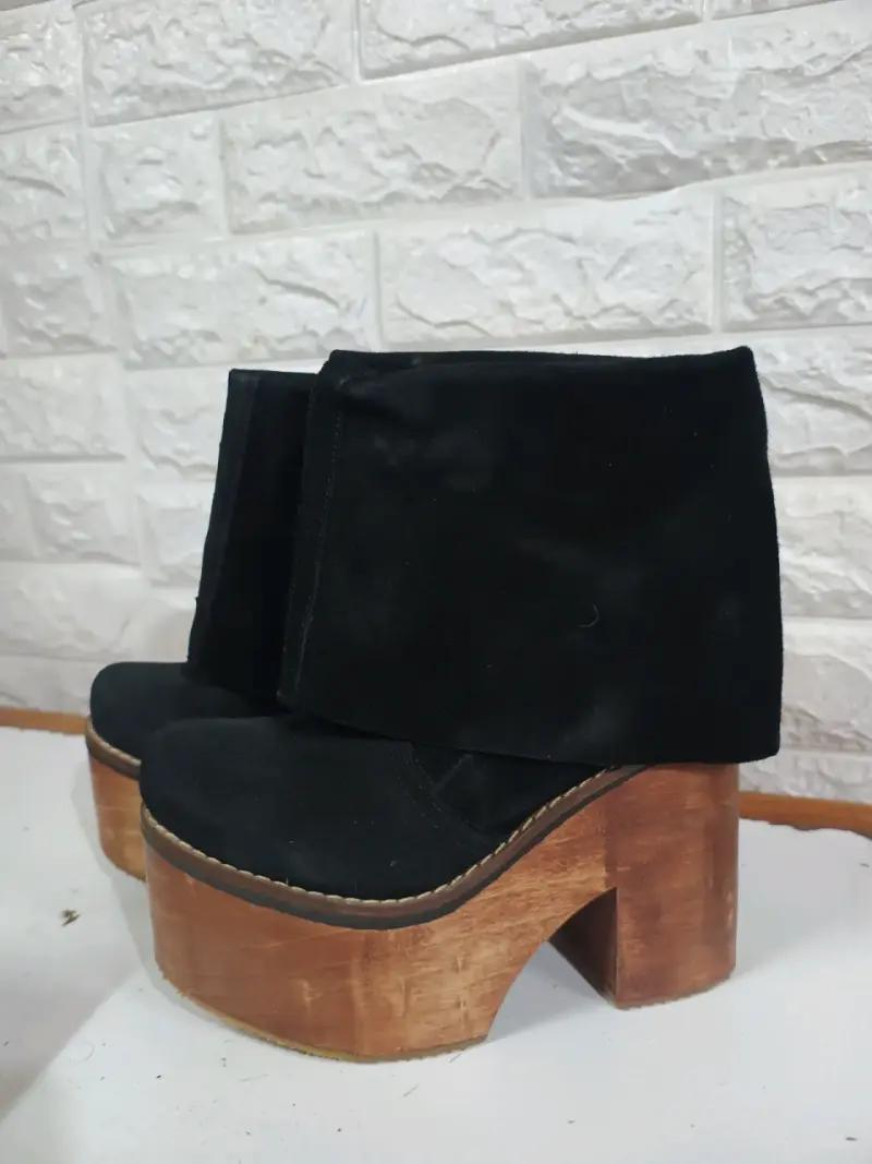 Botines negros con plataforma de madera - 2