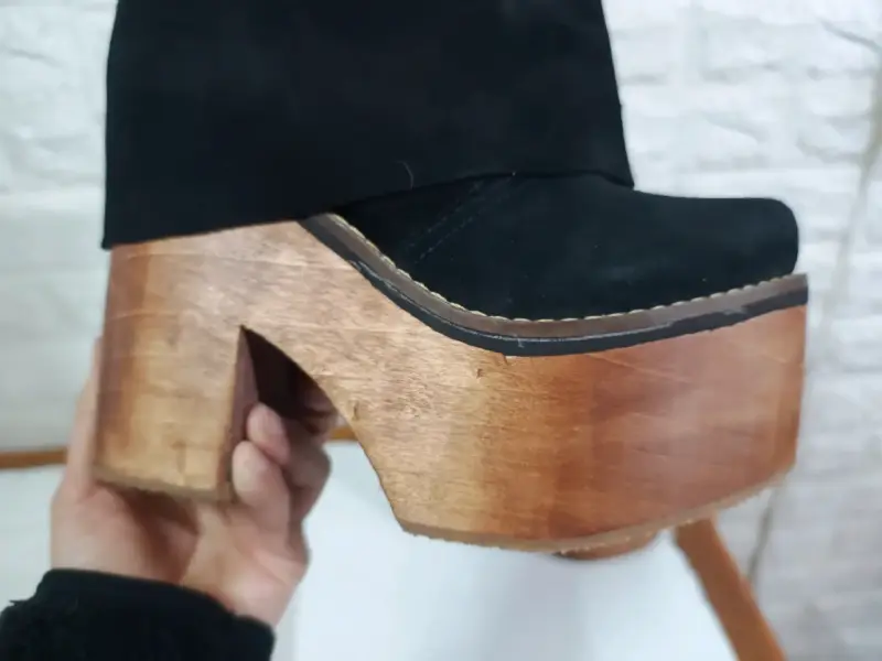 Botines negros con plataforma de madera - 3