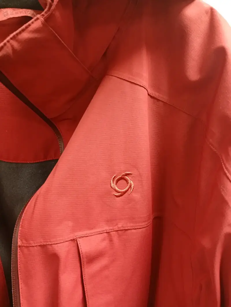 Chaqueta roja impermeable - 2