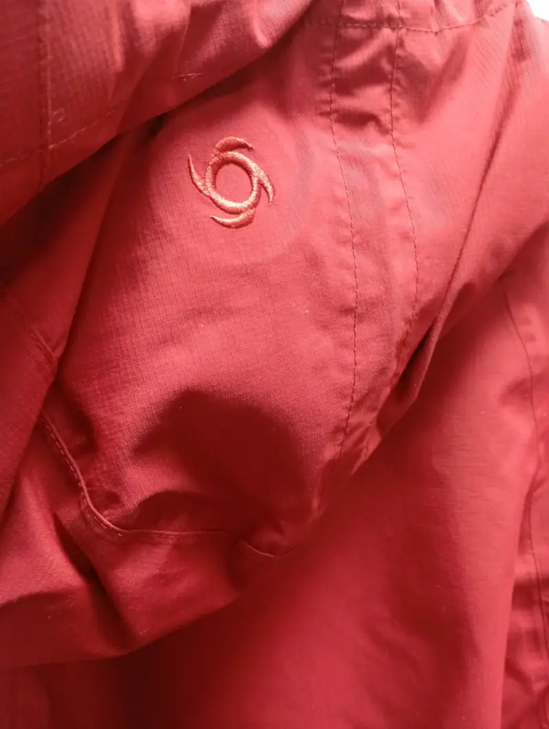 Chaqueta roja impermeable - 5