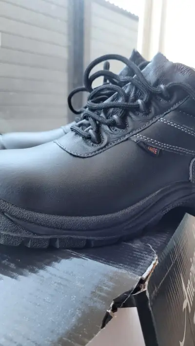 Botas de seguridad negras MODELO 5720 /44 - miniatura 2