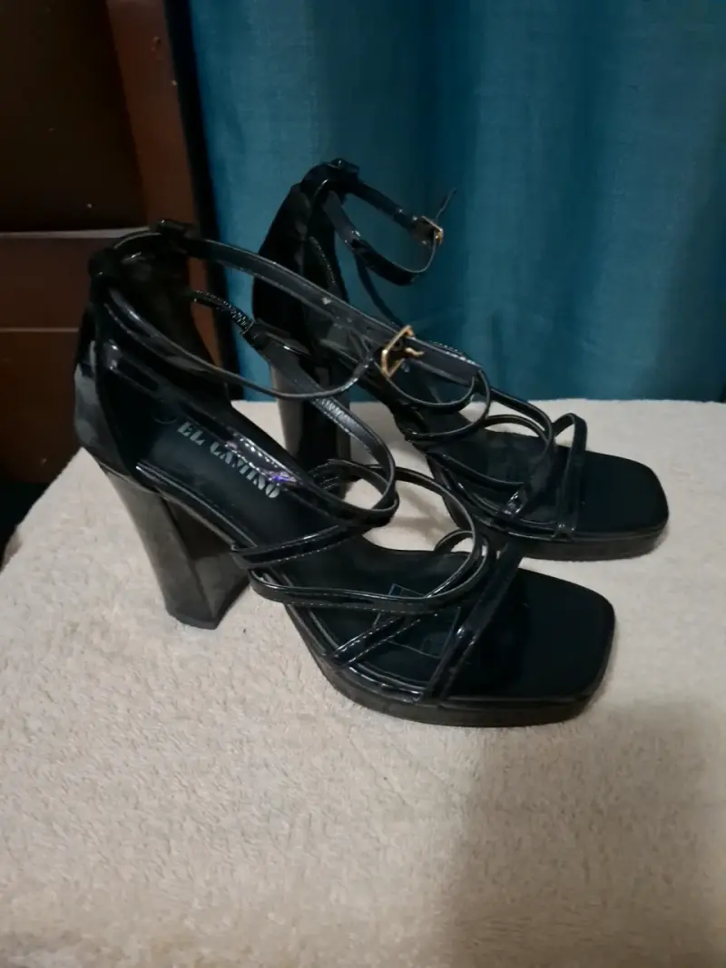 Sandalias negras de tacón alto - 2