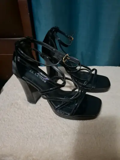 Sandalias negras de tacón alto - miniatura 2
