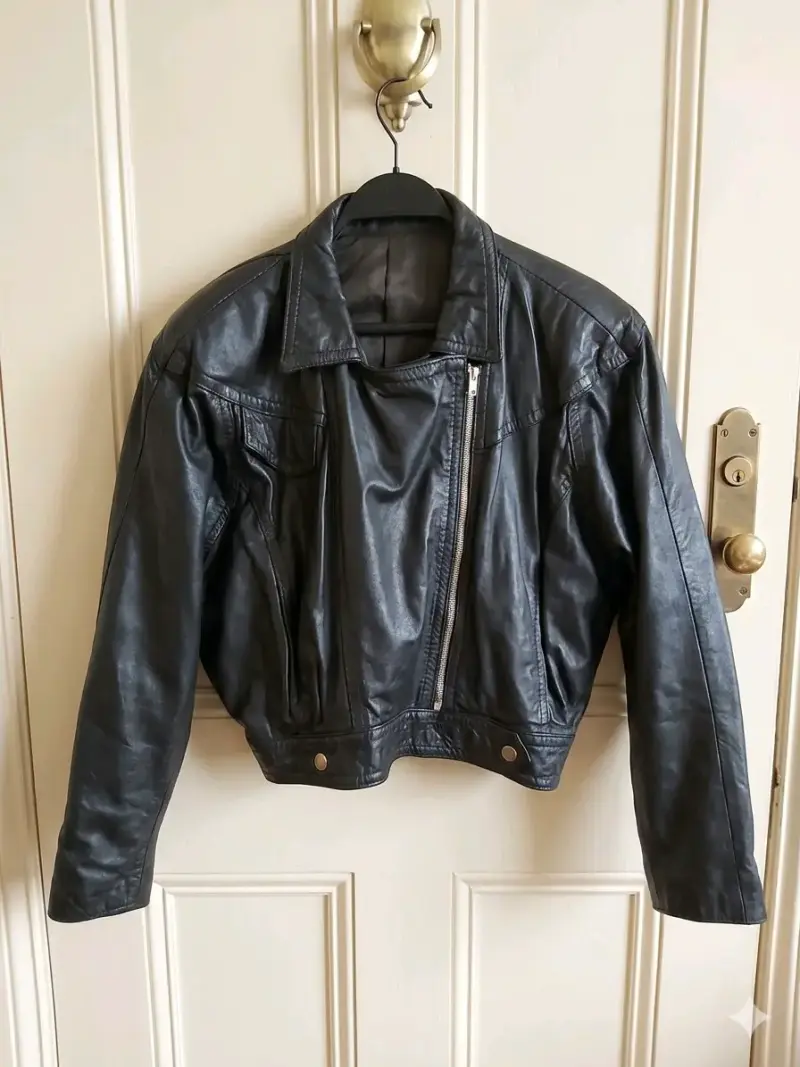 Chaqueta de cuero negra - 1