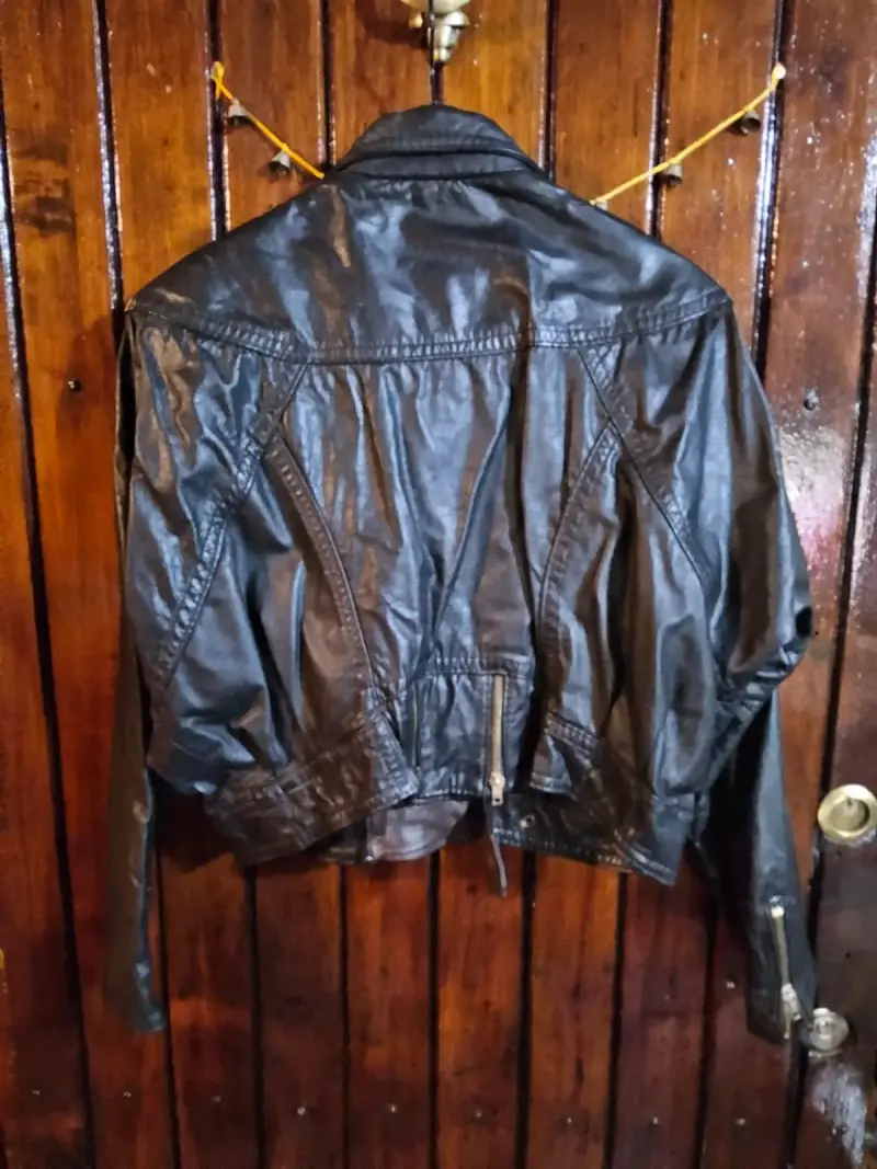 Chaqueta de cuero negra - 3