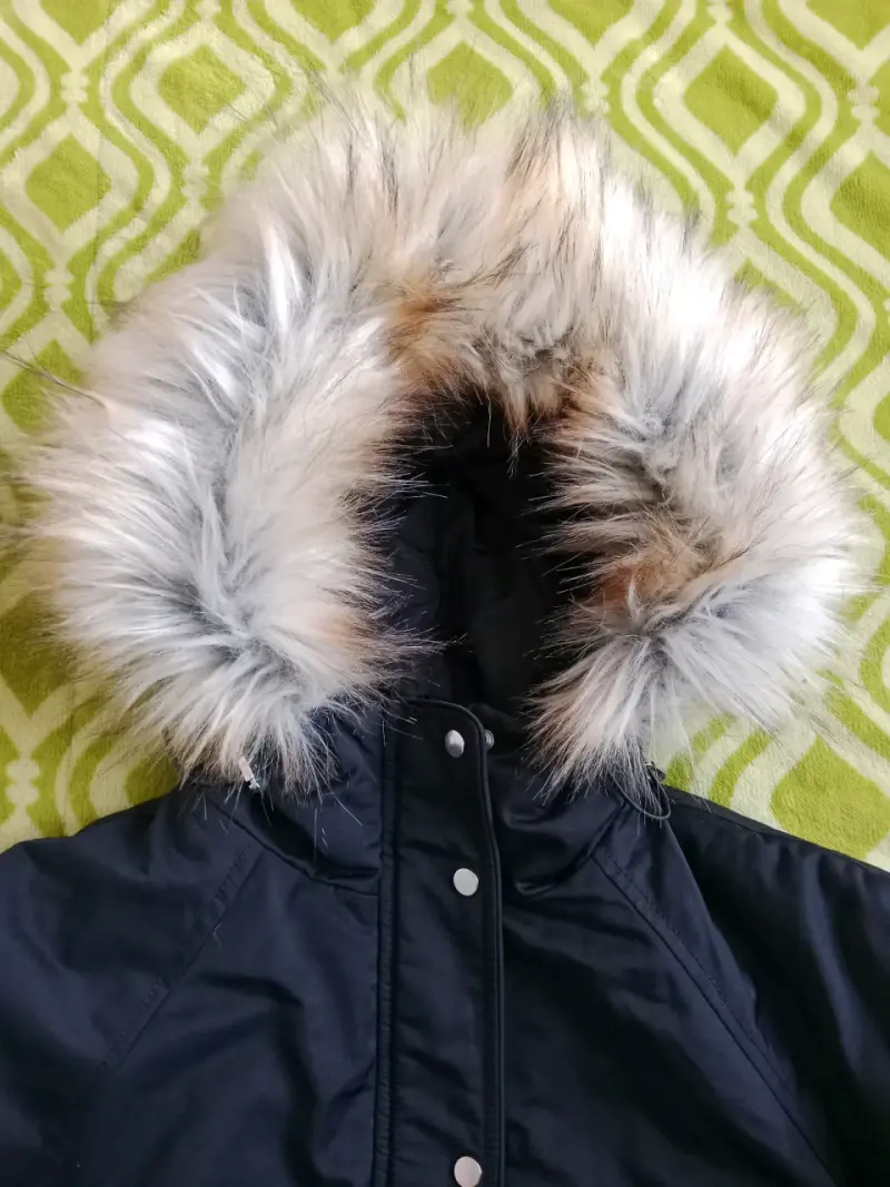 Parka negra con capucha de piel - 2