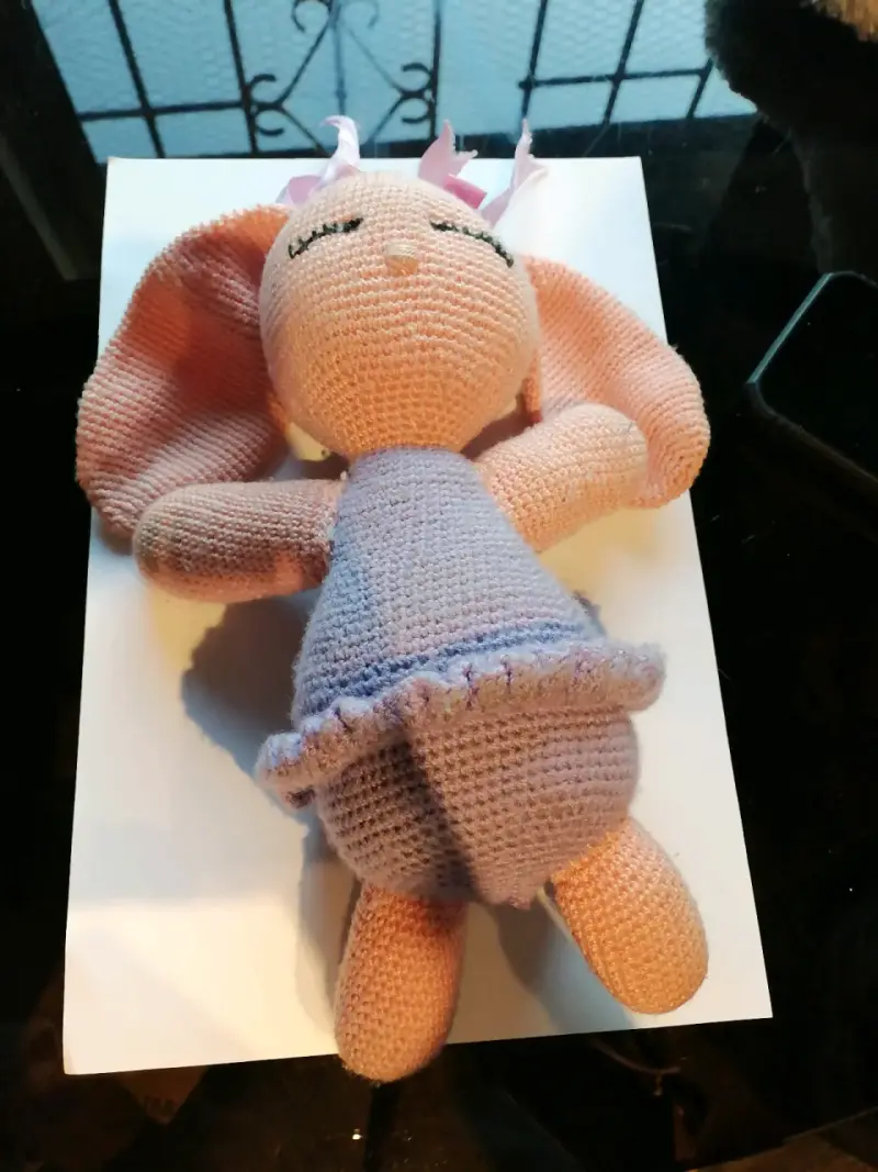 Muñeca conejo tejida a crochet