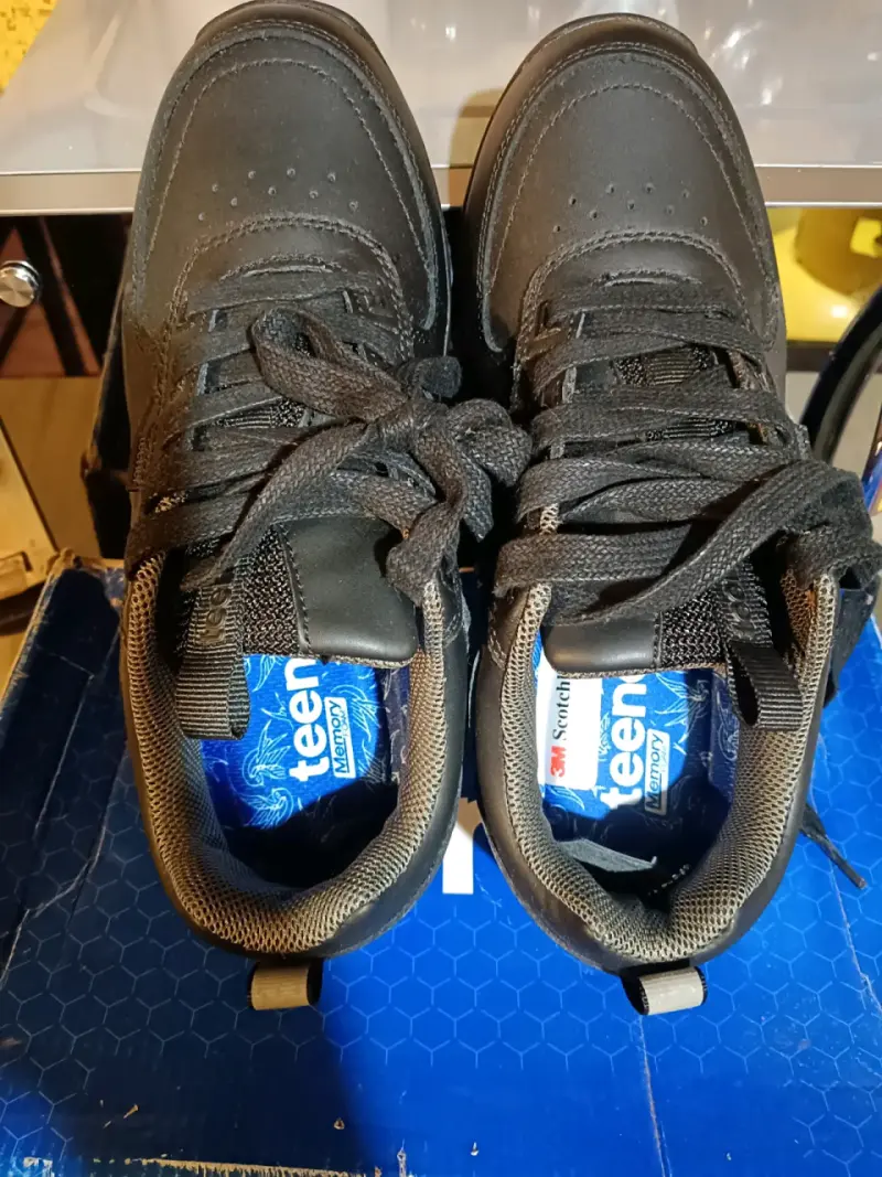 Zapatillas negras de colegio - 1