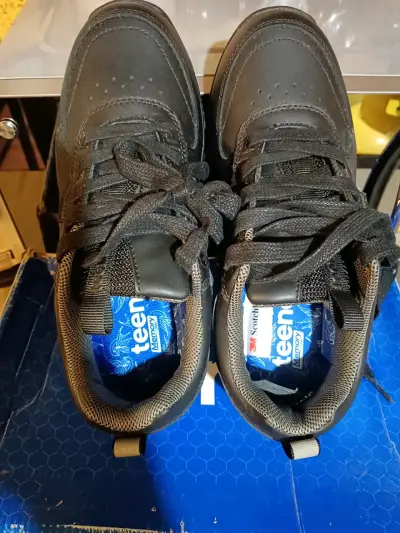 Zapatillas negras de colegio - miniatura 1