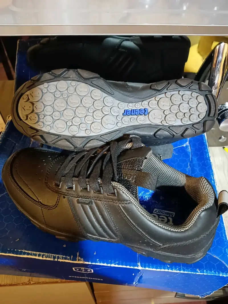 Zapatillas negras de colegio - 2