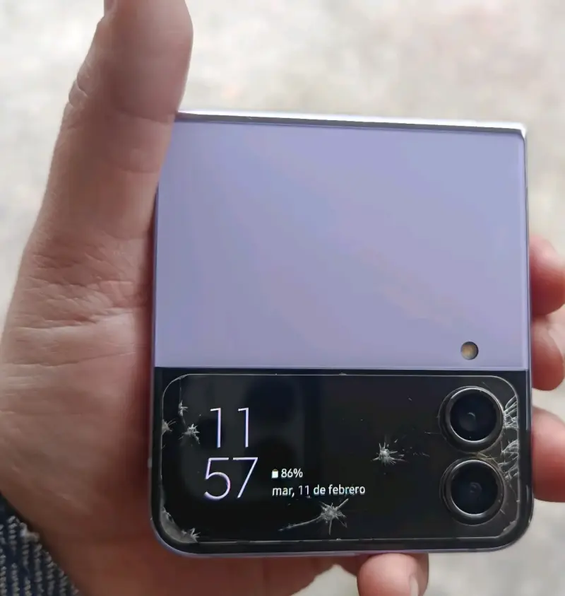 Z flip 4 con glass dañado (arreglo o sacar piezas) - 1