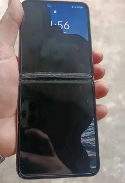 Z flip 4 con glass dañado (arreglo o sacar piezas) - miniatura 2