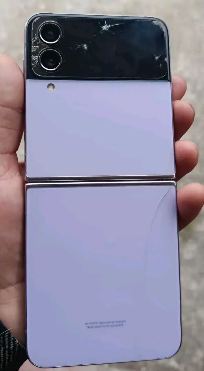 Z flip 4 con glass dañado (arreglo o sacar piezas) - 3