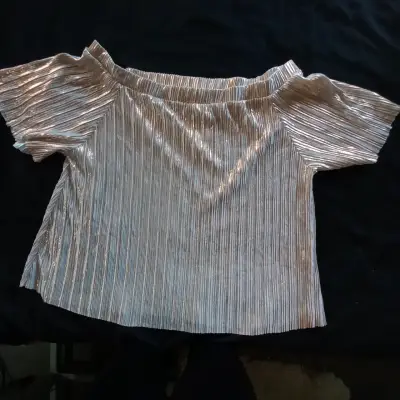 Blusa plateada con pliegues - miniatura 1