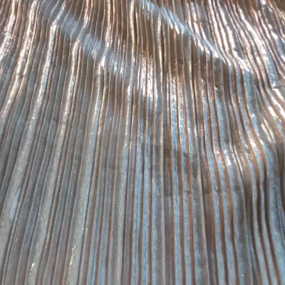Blusa plateada con pliegues - miniatura 2