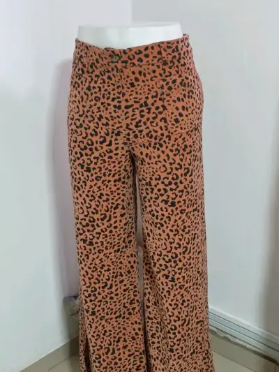 Chaqueta negra con cierre frontal - miniatura 4