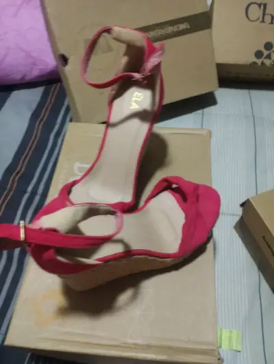 Zapatos de plataforma variados - miniatura 3