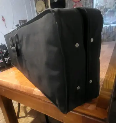 Estuche rígido para teclado negro - miniatura 2