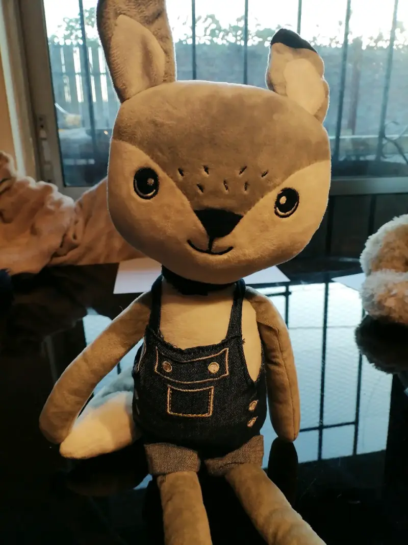Peluche de zorro con overol - 1