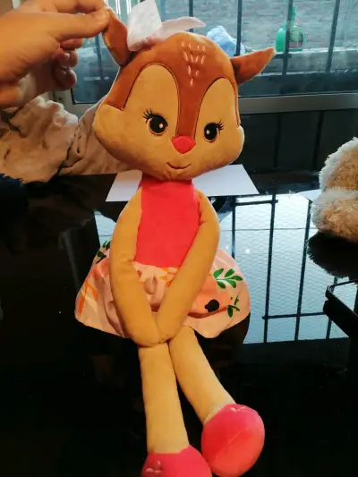 Peluche de ciervo con vestido - miniatura 1