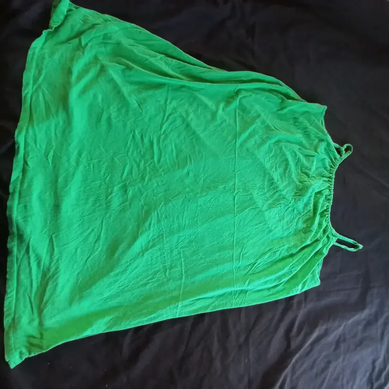 Blusa verde sin mangas - 1