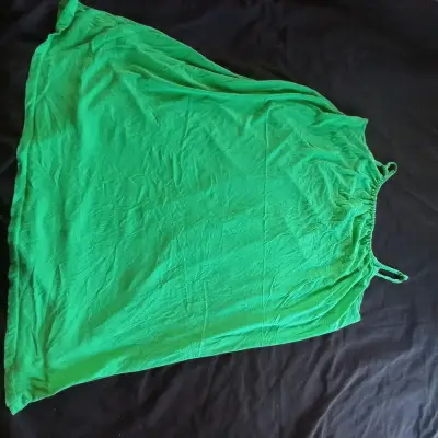Blusa verde sin mangas - miniatura 1
