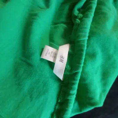 Blusa verde sin mangas - miniatura 2
