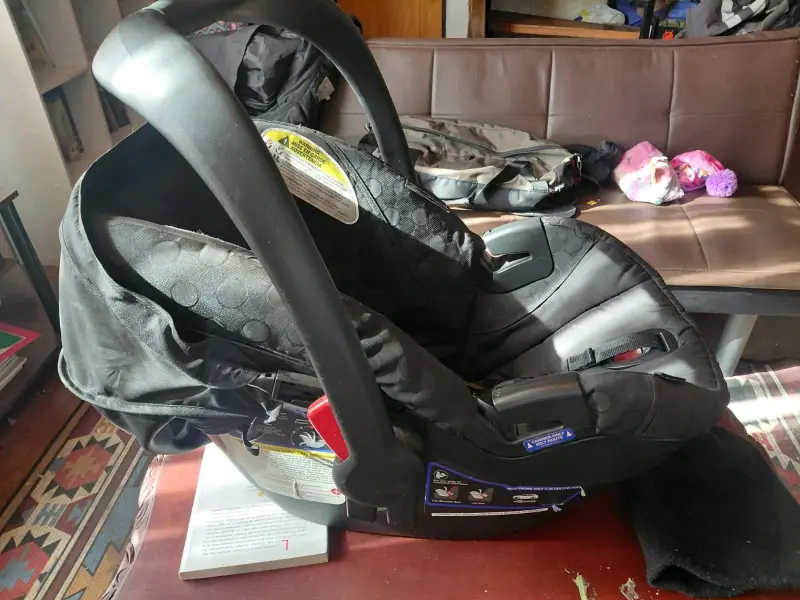 Silla de auto bebé negra - 2