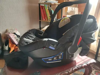 Silla de auto bebé negra - miniatura 4