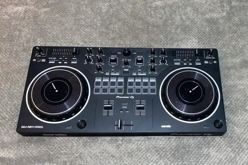 Controlador DJ Pioneer DDJ-REV1 - 1