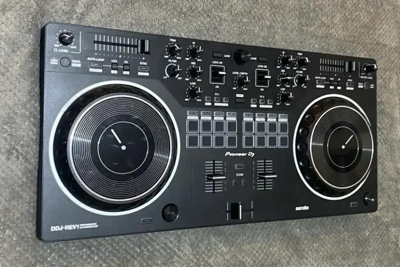 Controlador DJ Pioneer DDJ-REV1 - 2
