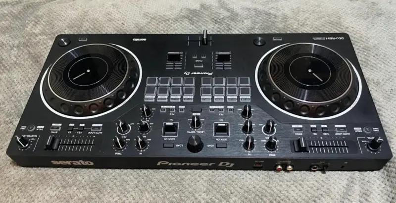 Controlador DJ Pioneer DDJ-REV1 - 3