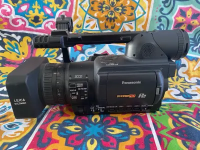 Videocámara Panasonic DVCPro HD - miniatura 1