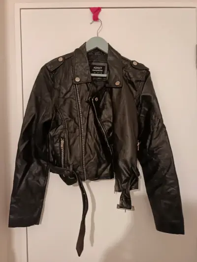 Chaqueta Biker Ashley Outerwear con Cinturón - miniatura 1